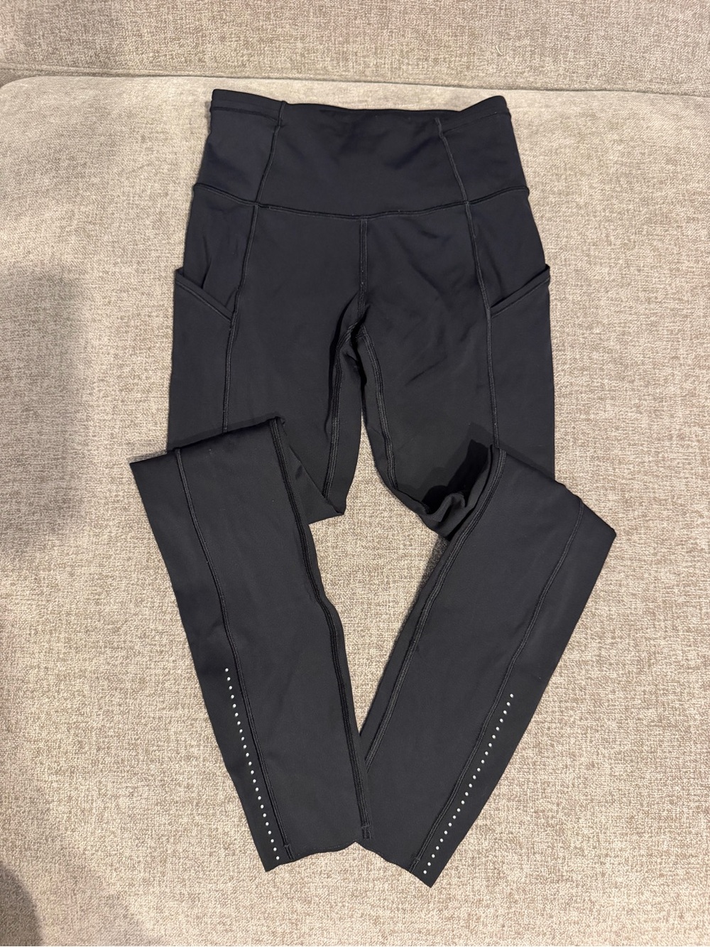 lululemon athletica women’s  Black Performance Leggings with Side Pockets